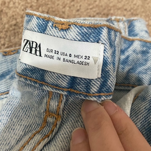 The famous Zara wide leg jeans. Size 0 fits 23-25 waist. Great condition. - Picture 5 of 5